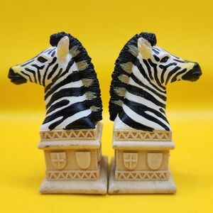 2 Wild Animals of Africa Zebras White Chess Replacement Pieces Ben Homer 2002